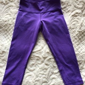 💜Lululemon Purple Crop Leggings, Size 6